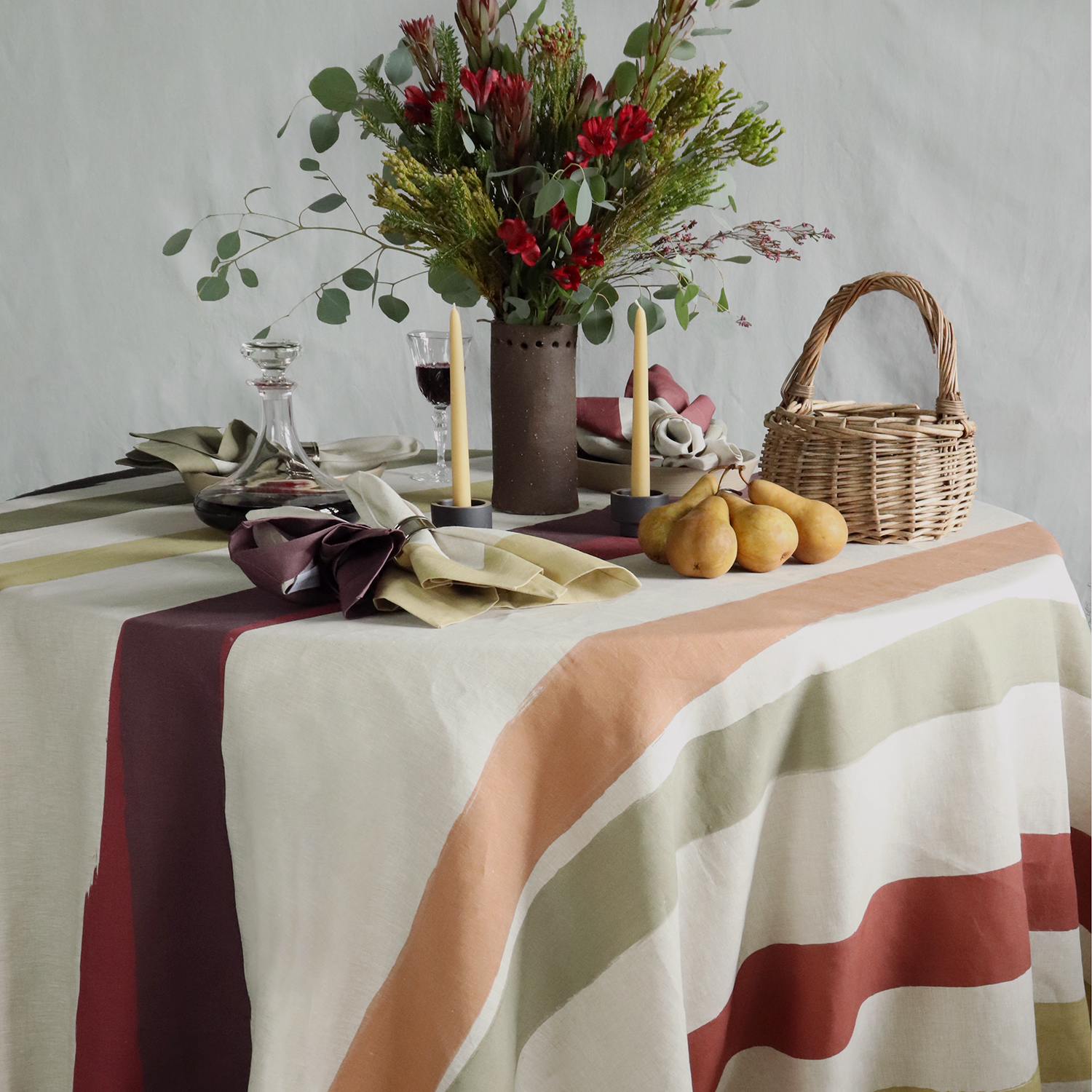 Cinta Oval Striped Linen Tablecloth