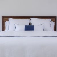 Piped Linen Sheet Set with Pillowcases - White and Navy- CULTIVER- USA