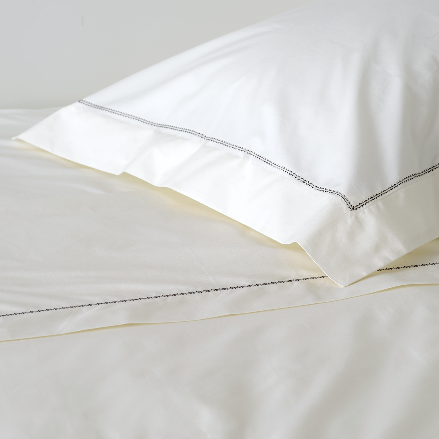 Ivory 500TC Cotton Percale Top Sheet - Chocolate Brown Hemstitch