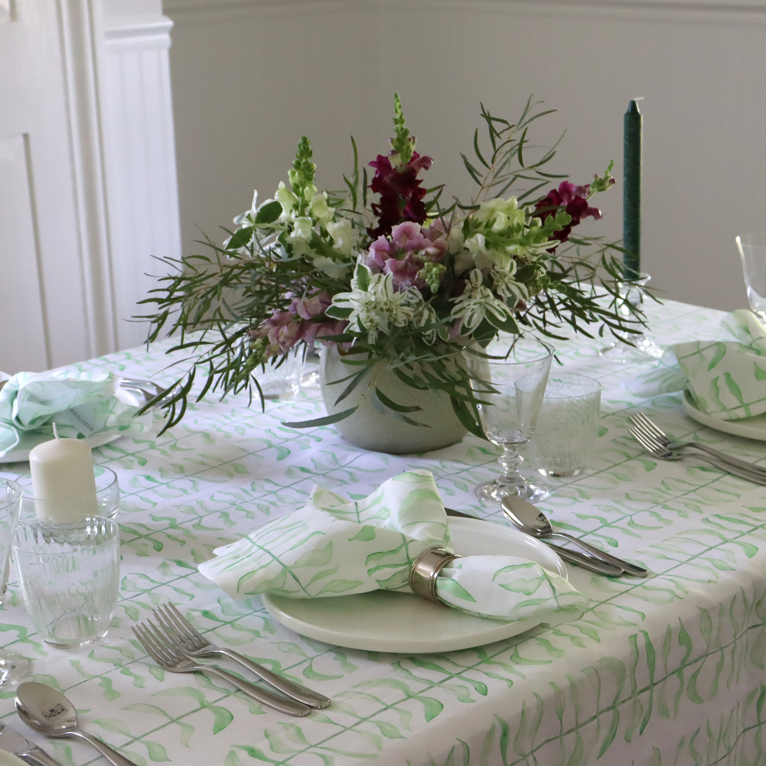 Leaf Green Oval Linen Tablecloth