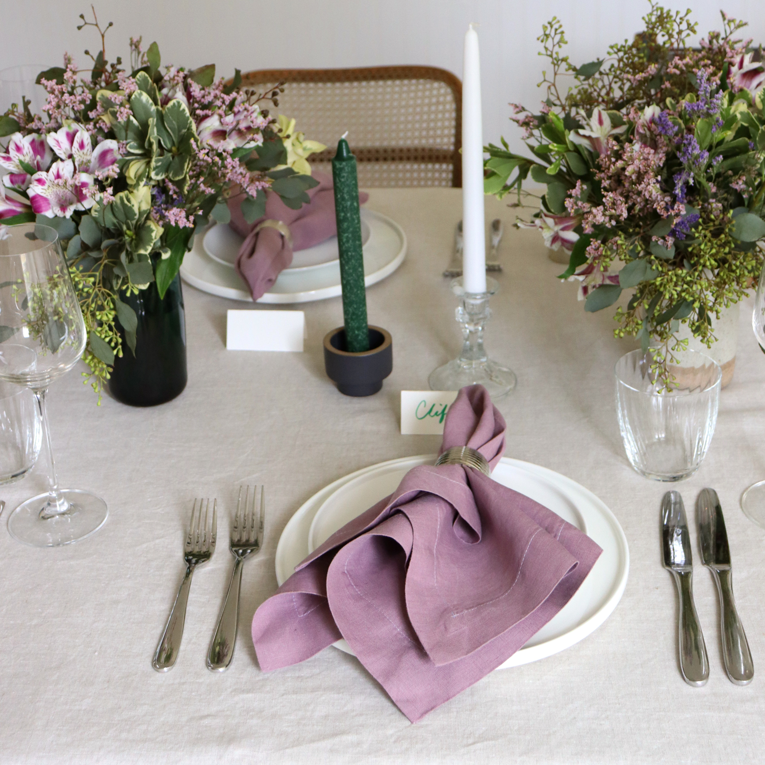 https://eadn-wc05-1927194.nxedge.io/cdn/pub/media/catalog/product/n/a/natural-linen-tablecloth-heather-lilac-napkin-2.jpg