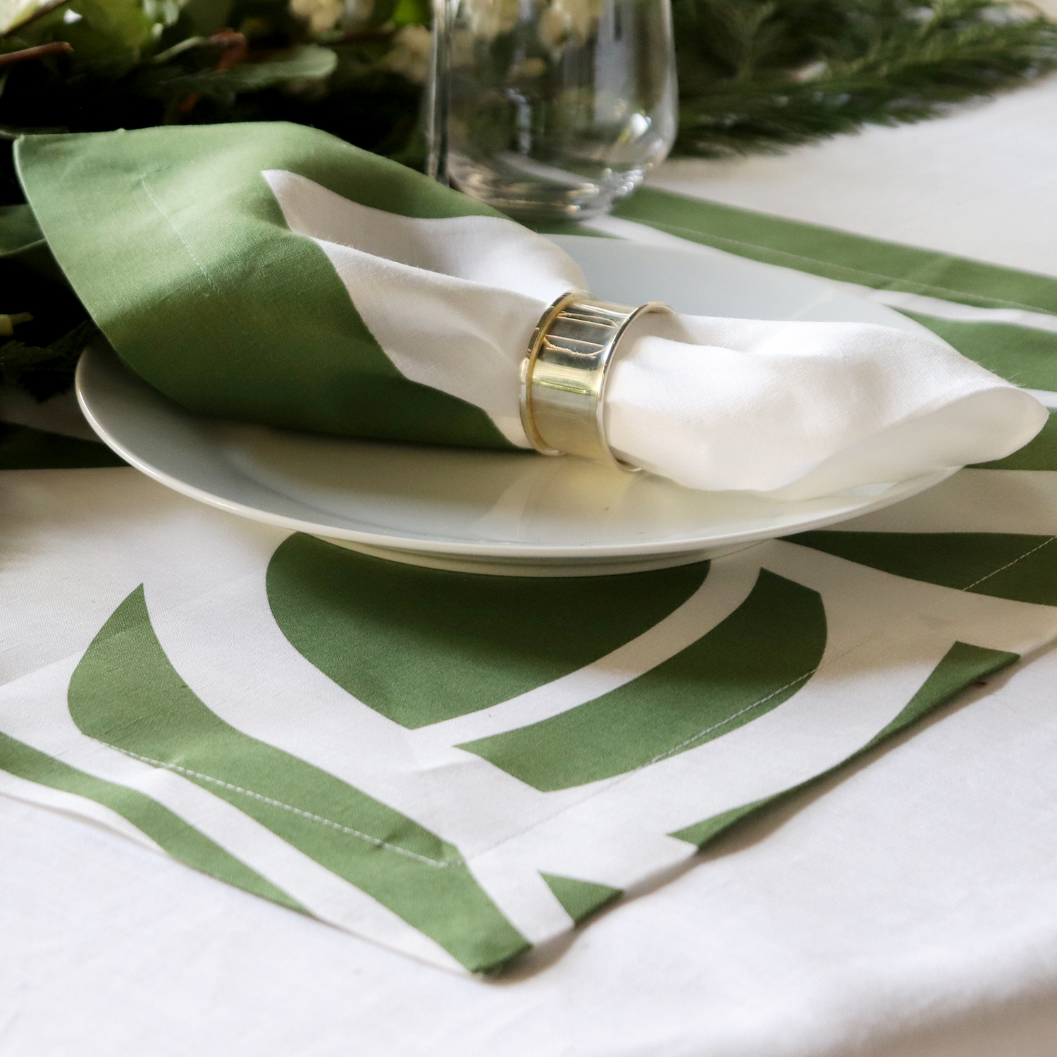 Sloan Grass Green Swirl Linen Placemat