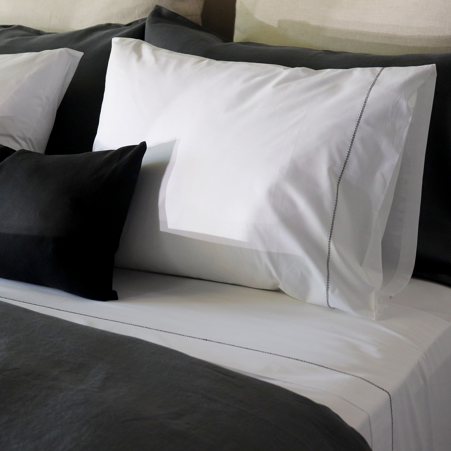 White 500TC Cotton Percale Pillowcase (Pair) - Black Hemstitch