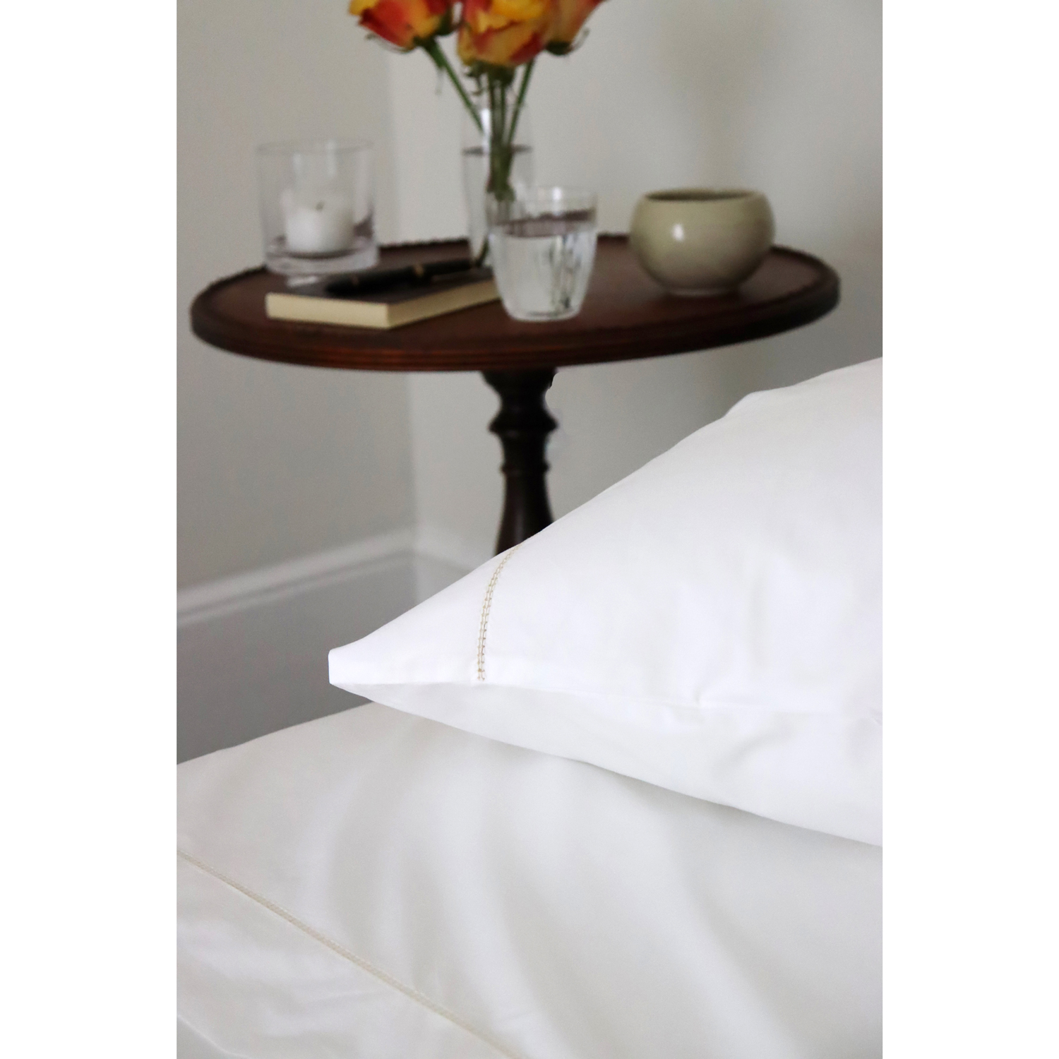 https://eadn-wc05-1927194.nxedge.io/cdn/pub/media/catalog/product/w/h/white-500-thread-countcotton-percale-sheet-set-gold-hemstitch-5.jpg