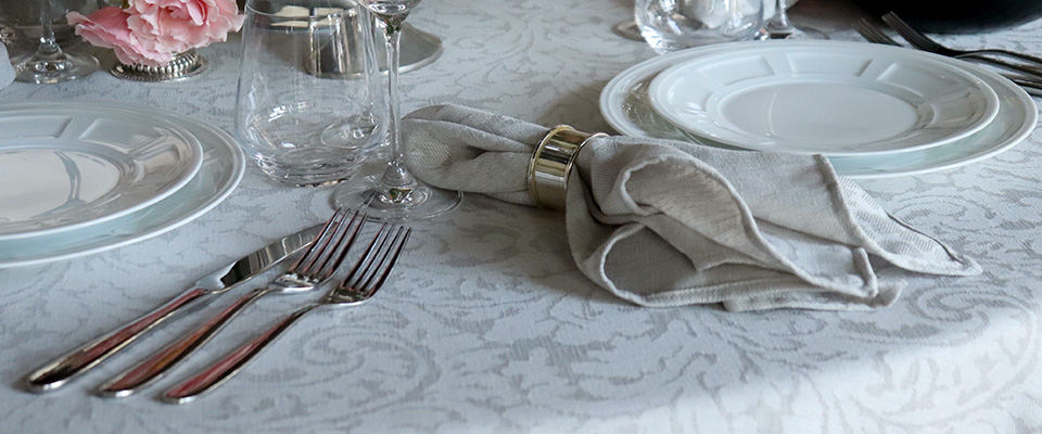 Easy Care Woven Damask Tablecloths